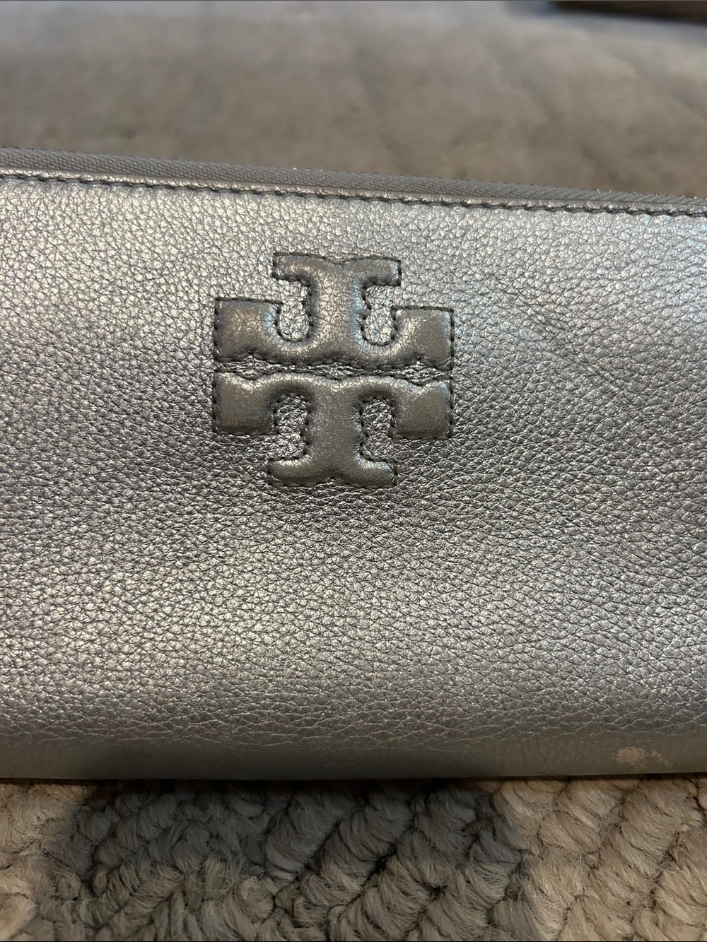 Tory Burch Silver Metallic Zip-Around Wallet - Picture 2 of 10